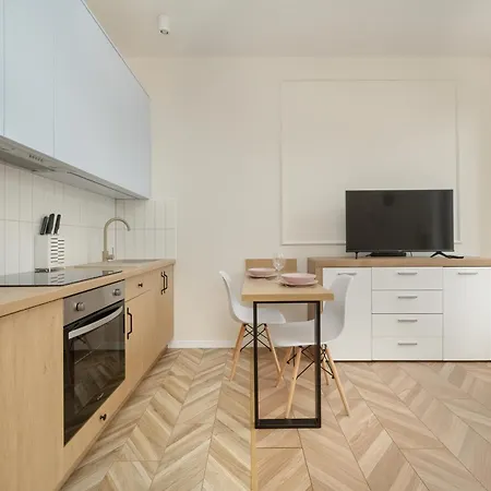 Comfortable In Central By Renters Apartman
