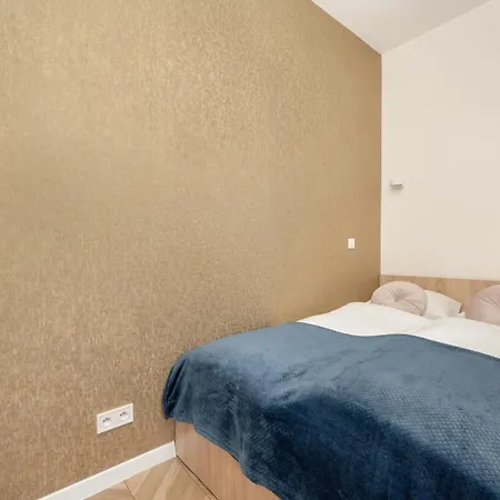 Comfortable In Central By Renters *